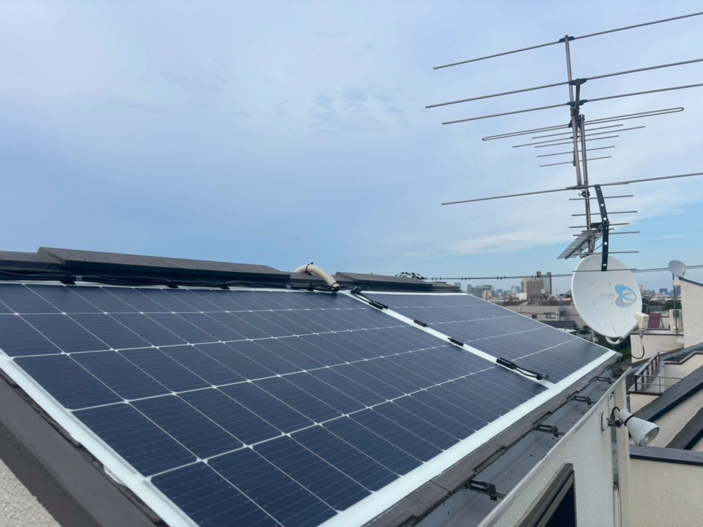 設置された太陽光パネル